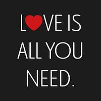 Toile avec coeur rouge et lettres blanches qui forment 'Love is all you need'