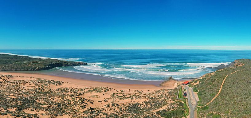 Panorama de la plage d'Amoreira sur la côte ouest du Portugal par Eye on You