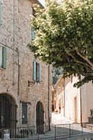 Streifzüge durch sonnenüberflutete Gassen in der Provence | authentische und farbenfrohe Reisefotografie | Südfrankreich