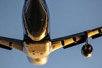 Boeing 747 au beau milieu d'un coucher de soleil