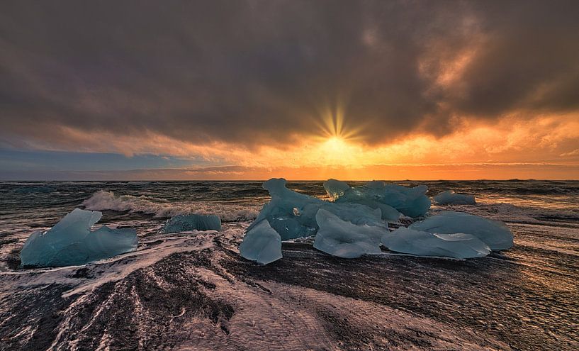 Diamantstrand in Island bei Sonnenaufgang von peterheinspictures