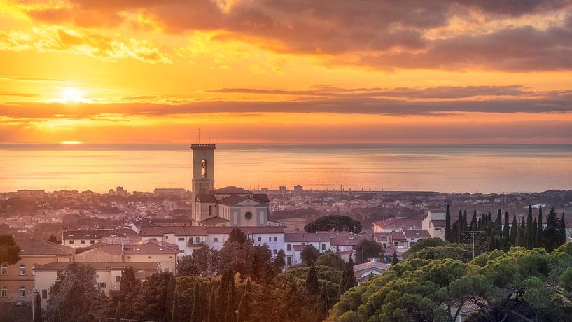 Rosignano Marittimo und das Meer bei Sonnenuntergang von Stefano Orazzini