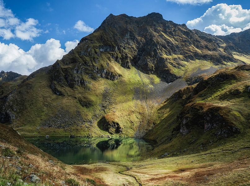 Uitzicht op berg en meertje Herzsee, Hochjoch by Karin vd Waal