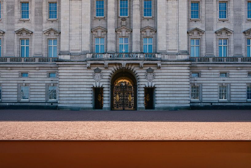 Buckingham Palace London by Luis Emilio Villegas Amador