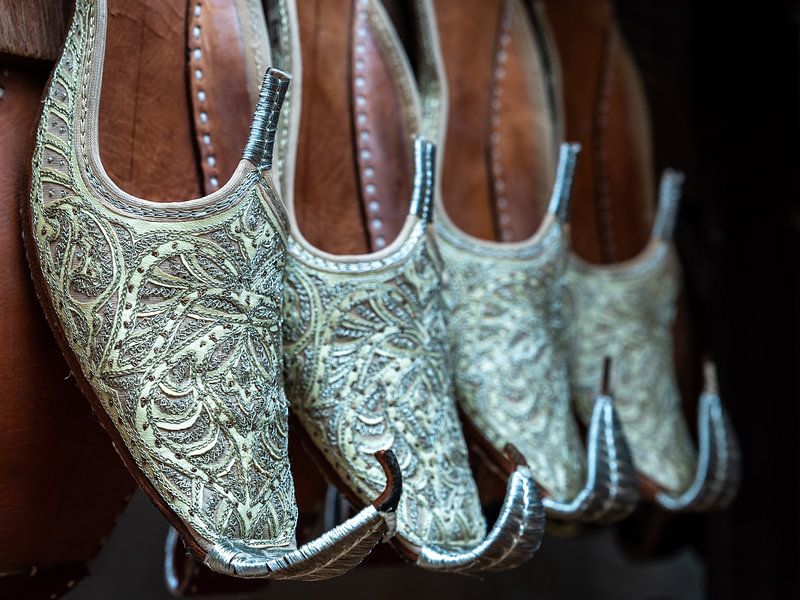 Traditional Arabic slippers Aladin shoes in Dubai by Dieter Walther