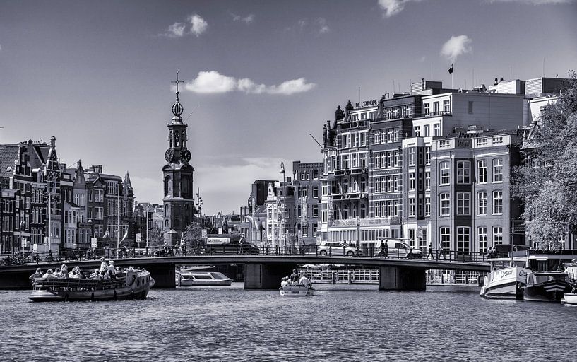 der Münzenturm vom Wasser aus gesehen, an einem schönen Sommertag von Hans de Waay