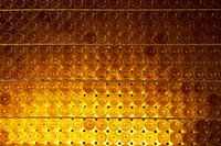 Bouteilles de vin sur étagères