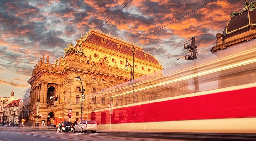 Prag bei Sonnenuntergang von Ilya Korzelius