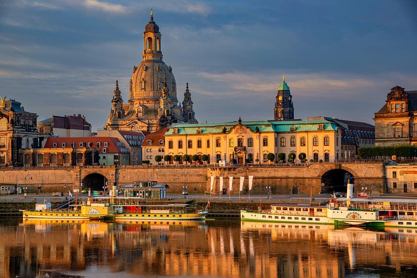 Panorama au lever du soleil sur l'Elbe vers l'église Frauenkirche, Dresde par Walter G. Allgöwer