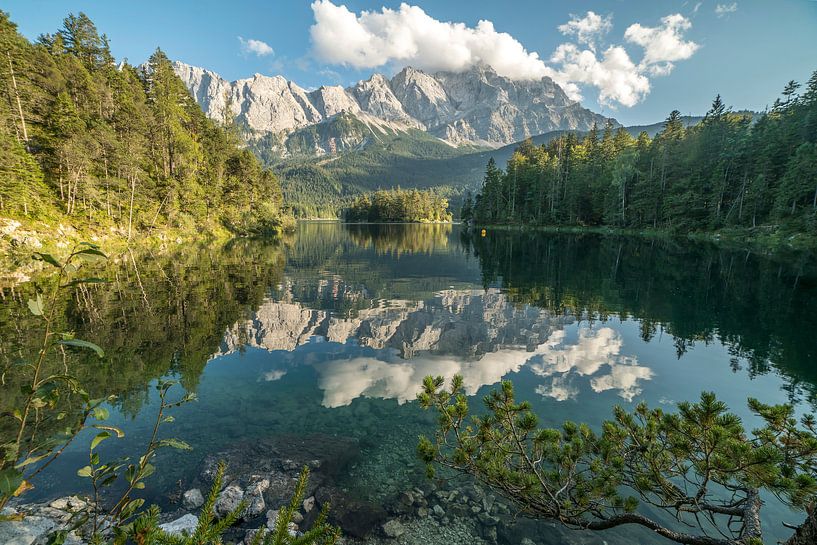 Eibsee onder de Zugspitze in het Wettersteingebergte in Grainau, Beieren, Duitsland | Eibsee aan de  van Peter Schickert
