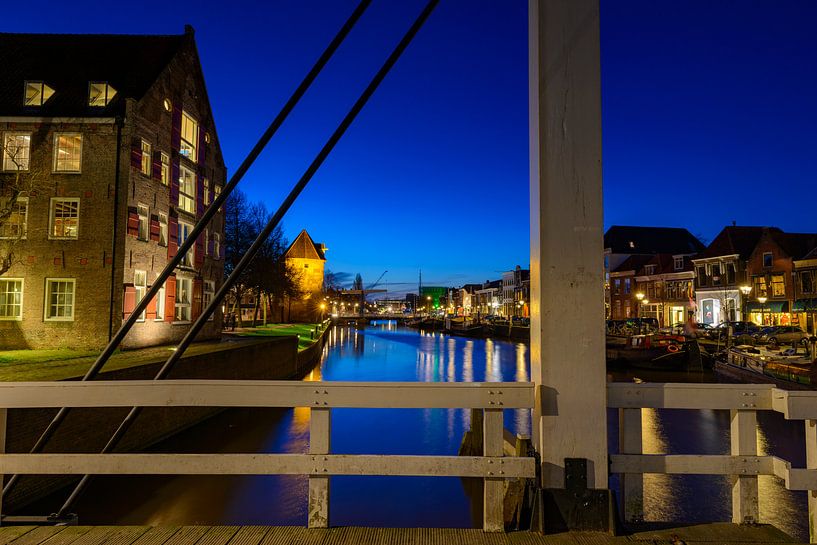 Vue du soir sur le Thorbeckegracht dans la ville de Zwolle par Sjoerd van der Wal Photographie