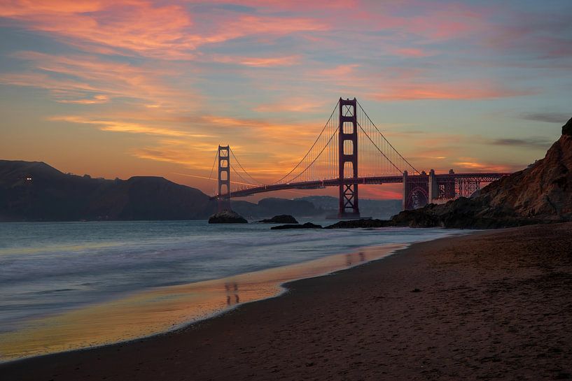 Golden Gate vom Baker Beach bei Sonnenuntergang, San Francisco, USA von Aloke Design