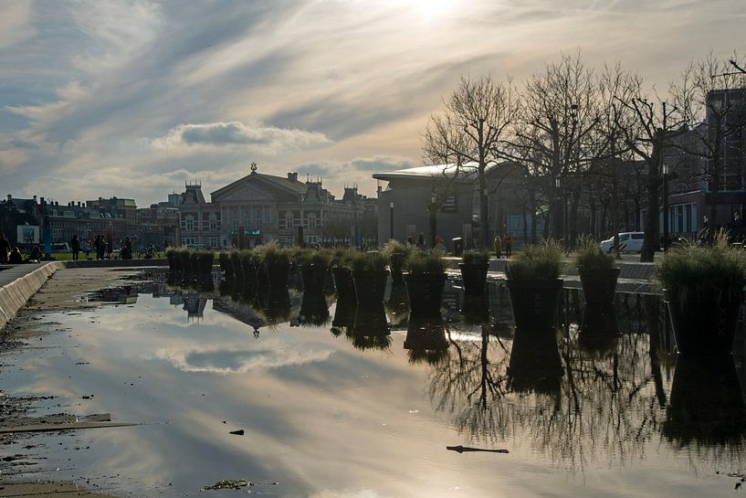 Schöner spiegelnder Himmel im Amsterdamer Stadtmuseum von wil spijker