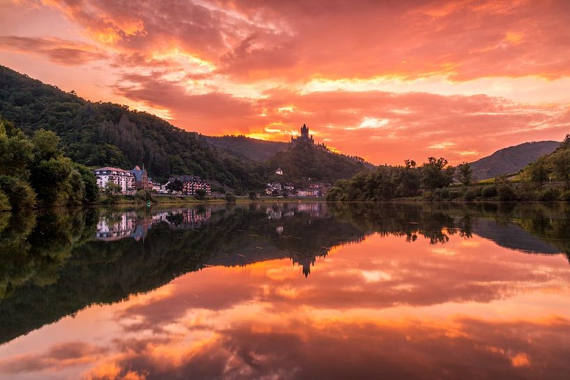 Sonnenuntergang in Cochem von Ilya Korzelius