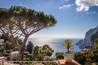 Azurblaues Meer auf Capri