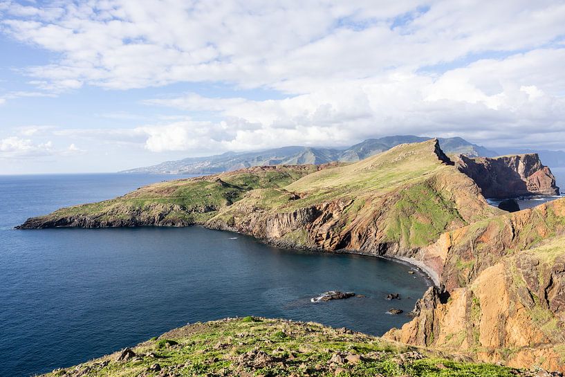 Halbinsel von San Lourenco auf Madeira vom Festland aus gesehen von Eric van Nieuwland