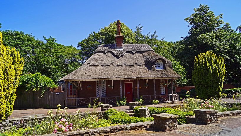 Bâtiment en briques de clinker rouge et toit de chaume par Babetts Bildergalerie