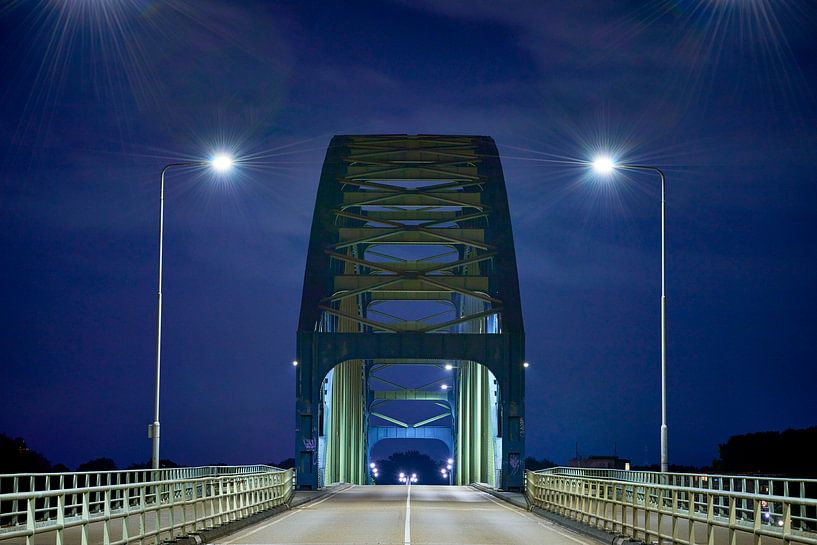 Nachtaufnahme der alten IJsselbrug bei Zwolle von Jenco van Zalk