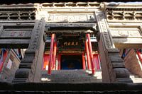 Bearbeitetes Steintor im buddhistischen Tempel