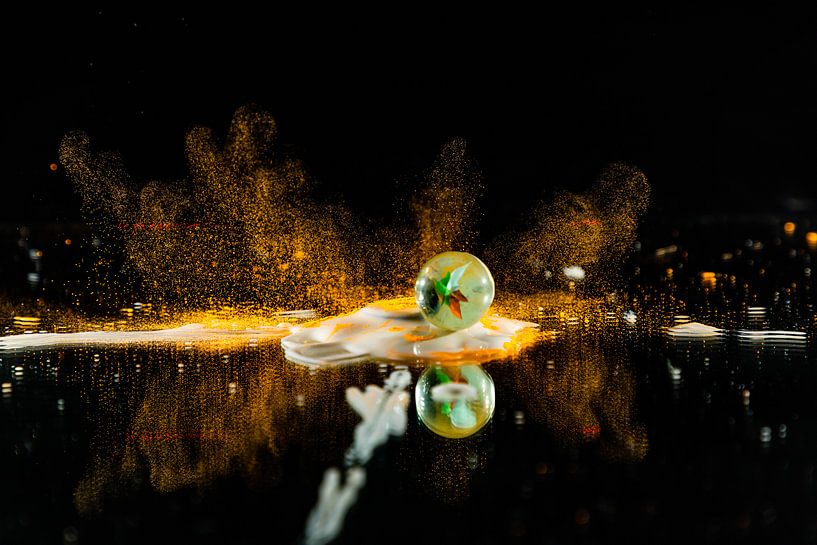 Op spattende knikker by Henry Nijen Twilhaar