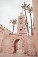 Blik op Koutoubia Moskee Marrakech bij ochtend