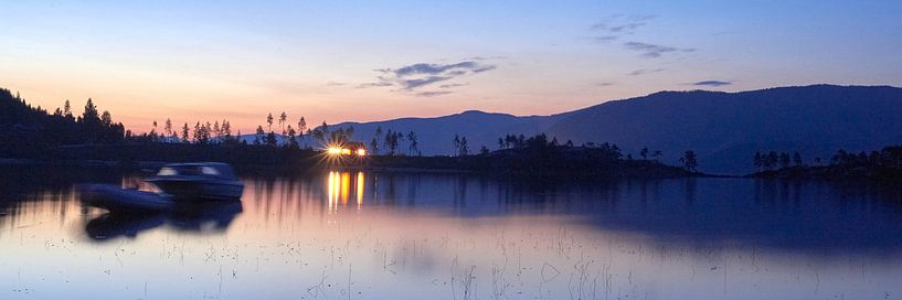 Paysage aquatique panoramique en Norvège par Lampe Productions