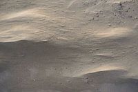 montagnes de vent sur la plage