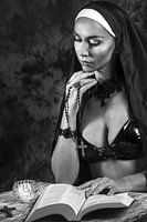 Verführung und Frömmigkeit (schwarz und weiß)