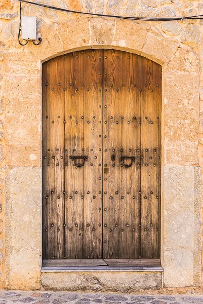 Vintage alten hölzernen Haustür Hintergrund von Alex Winter