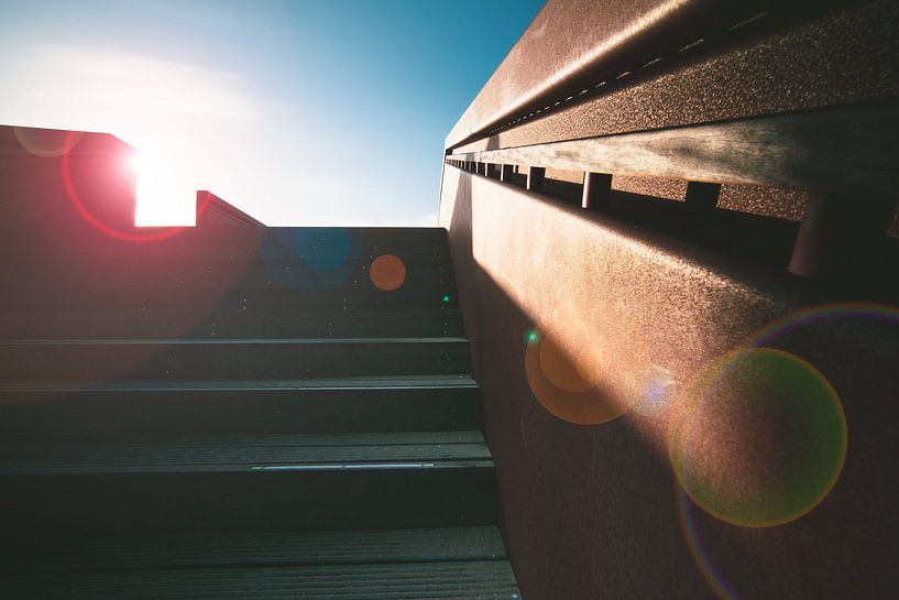 Le soleil et la lumière du fer à repasser sur un escalier par Fotografiecor .nl