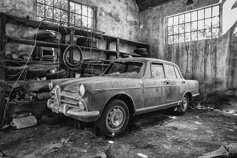 Alfa romeo 2000 berlina noir II par Leo van Valkenburg