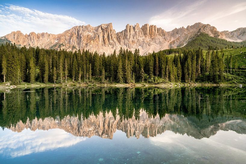 Schöner Bergsee in den Dolomiten zum Sonnenuntergang von Voss Fine Art Fotografie
