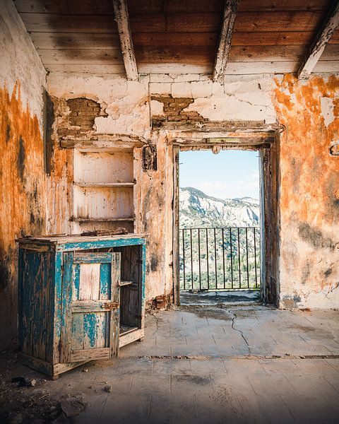 Abandoned Property with Beautiful Views. by Roman Robroek - Photos of Abandoned Buildings