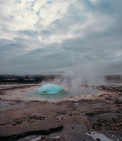 De Strokkur geiser kort voor de uitbarsting van Patrick Groß