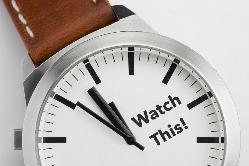 Horloge met tekst Watch This von Tonko Oosterink