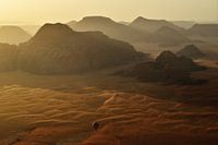 Vol en montgolfière dans le Wadi Rum au lever du soleil
