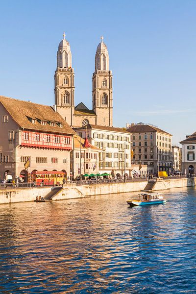 Vieille ville avec le Grossmünster à Zurich par Werner Dieterich