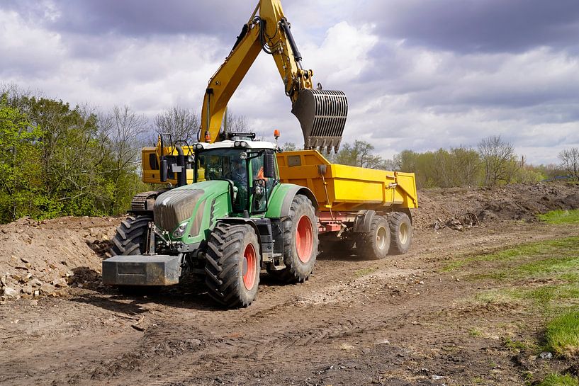 Tracteur et pelleteuse en action par Babetts Bildergalerie