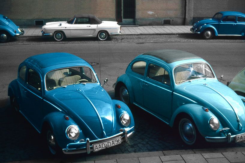 Volkswagen Beetle et Renault Floride, 1966 par Timeview Vintage Images
