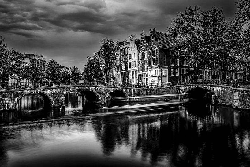 Deux ponts sur le Keizersgracht à l'heure bleue - 05 par ahafineartimages