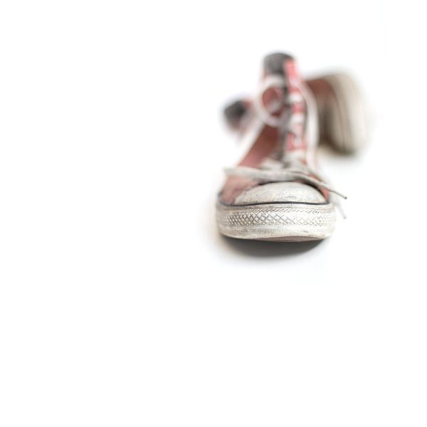 Walking barefoot into the big bad world.... von Bob Daalder