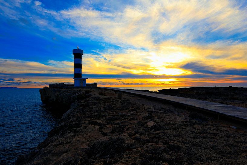 Sonnenuntergang mit Leuchtturm von Dieter Fischer