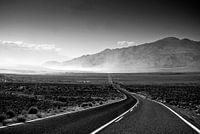Highway im Death Valley | Schwarz-Weiß-Fotografie