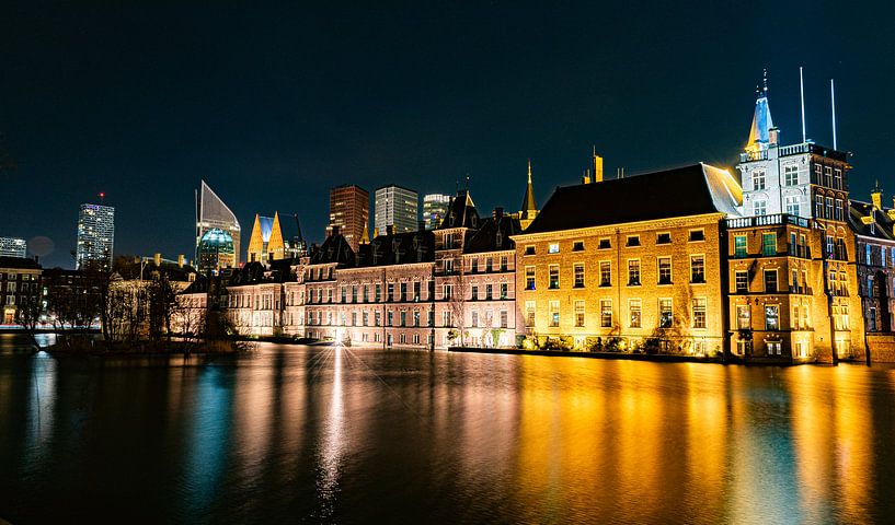 La figure du tribunal de La Haye le soir par By Marjolein Design