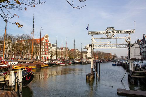 Wolwevershaven Dordrecht by Carel van der Lippe