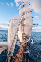 Weit auf dem Bugspriet