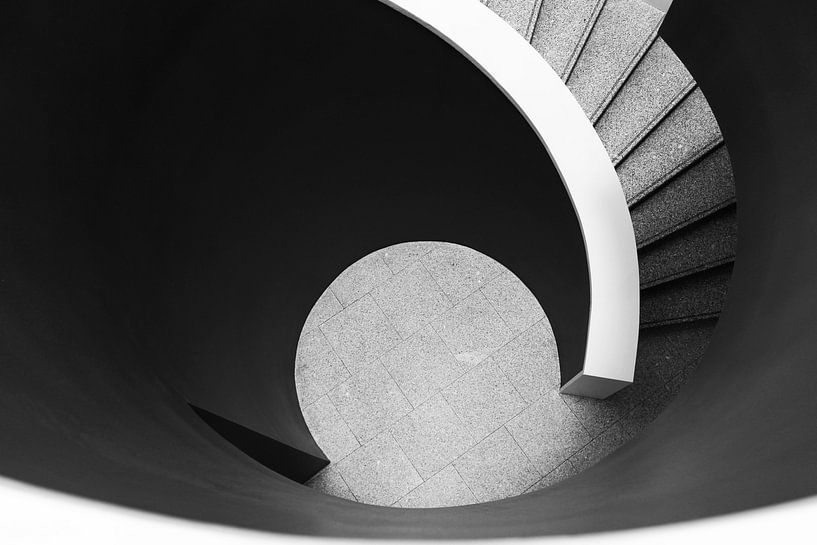 Dynamische trap in museum Berardo Portugal by Laura van Hulten