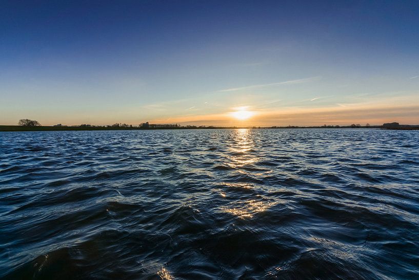 Sonnenaufgang über der holländischen IJssel von Fotografiecor .nl
