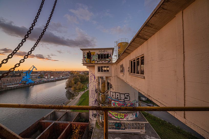 Betonwerk bei Sonnenuntergang von Siebe Taeleman