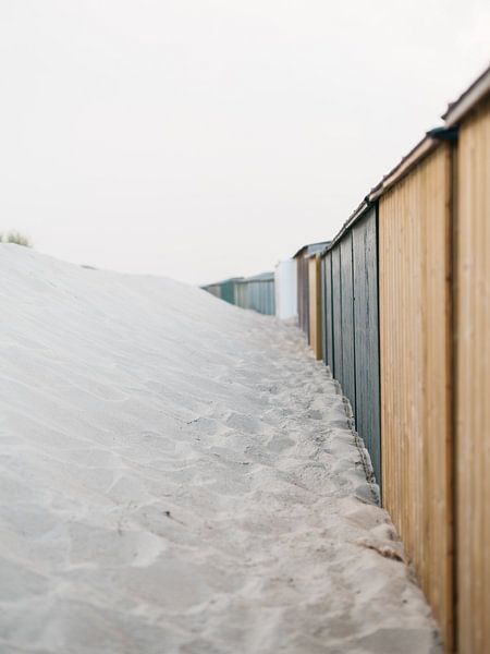 Ferienhäuser am Strand | Dünen | Zeeland Zoutelande | Meer von Holland von Stories by Pien